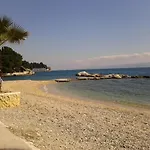 招待所 亚诺维奇客房及公寓酒店