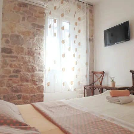 And Djanovic Gostinjska kuća Split