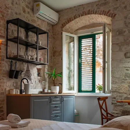 And Djanovic Guest house